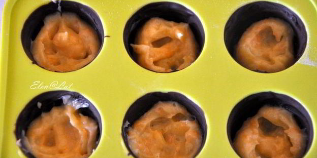 шоколадные конфеты с тыквенным кремом, мандариновым мармеладом и миндалем