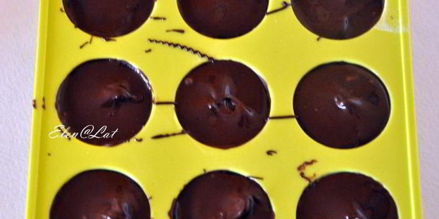 шоколадные конфеты с тыквенным кремом, мандариновым мармеладом и миндалем