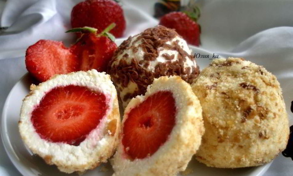 Рецепт творожных конфет с клубникой