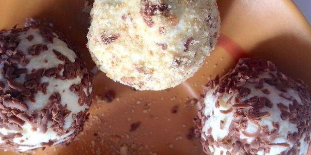 творожные конфеты с клубникой