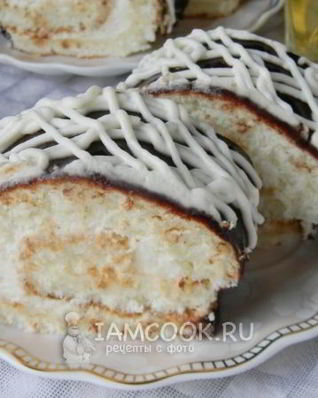 Бисквитный рулет со сливочно-творожным кремом и глазурью