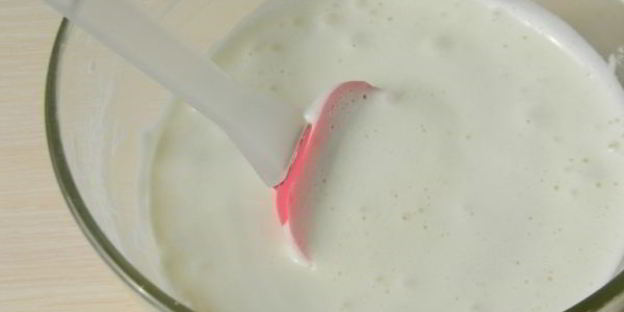 бисквитный рулет со сливочно-творожным кремом и глазурью