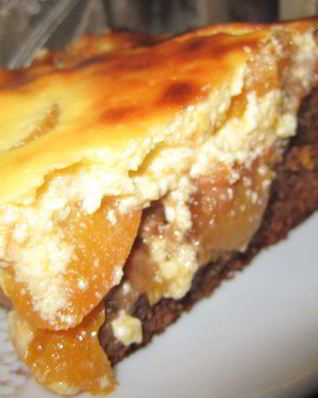 Брауни с абрикосами и творожным кремом