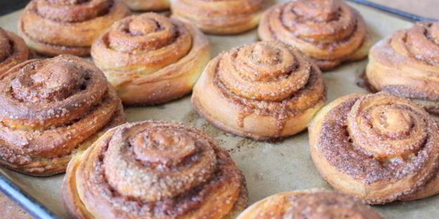 булочки с корицей и сливочным кремом