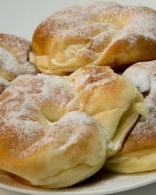 Испанские булочки с заварным кремом