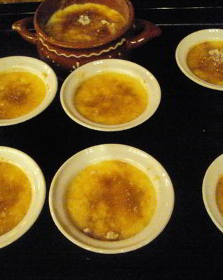 Крем-брюле с яблоками и изюмом