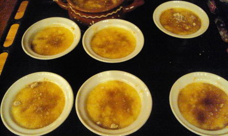 Рецепт крем-брюле с яблоками и изюмом