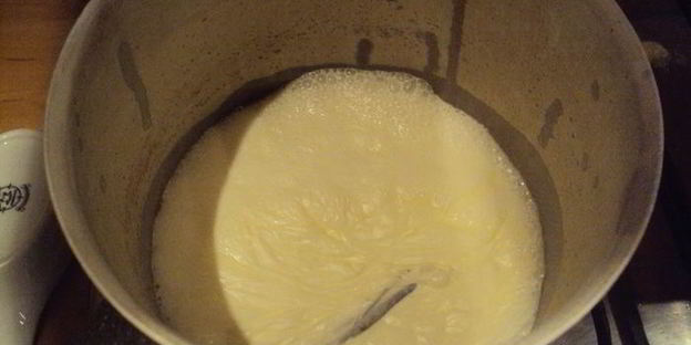 крем-брюле с яблоками и изюмом