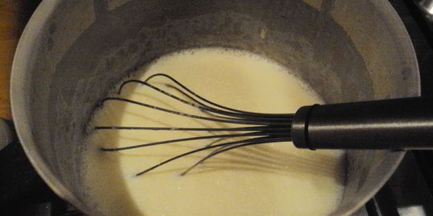 крем-брюле с яблоками и изюмом