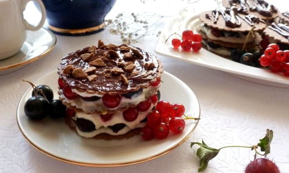 Рецепт мильфея с творожным кремом, крыжовником и смородиной