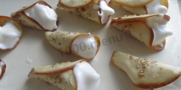 ореховые трубочки с белковым кремом