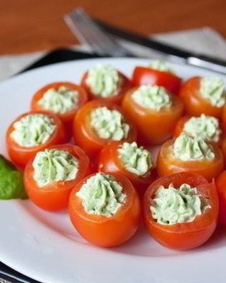 Помидоры черри, фаршированные сырным кремом с базиликом