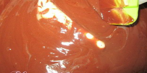 рулет с черешней и шоколадным кремом