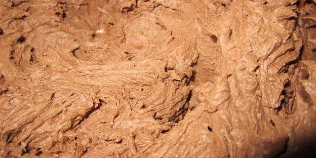 рулет с черешней и шоколадным кремом