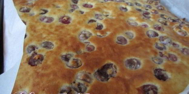 рулет с черешней и шоколадным кремом