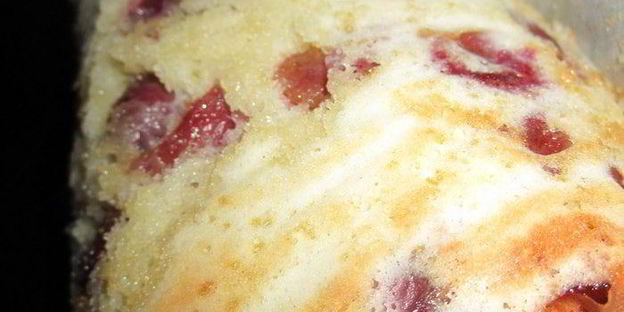 рулет с черешней и шоколадным кремом