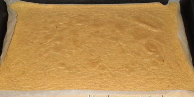 рулет с творожно-клубничным кремом