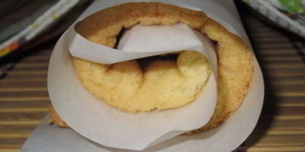 рулет с творожно-клубничным кремом