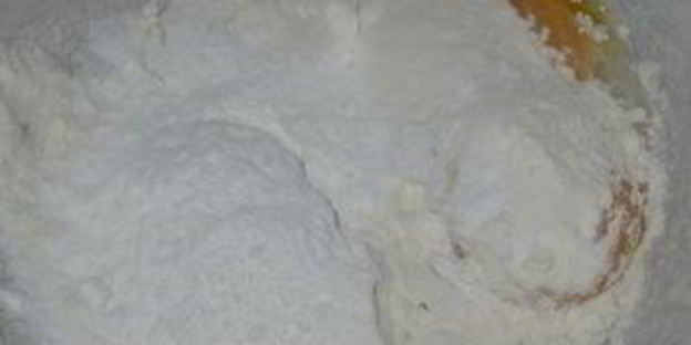 рулет с творожно-клубничным кремом