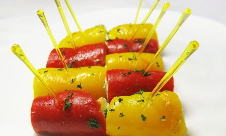 Рецепт рулетиков из печеного перца с сырным кремом