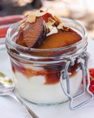 Сливы в портвейне с марципаново-творожным кремом