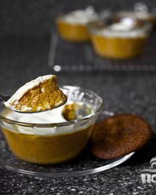 Тыквенный пудинг со сметанным кремом