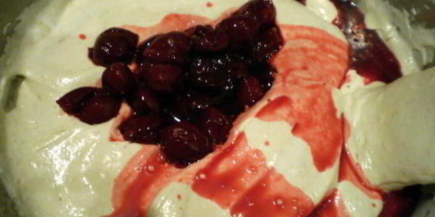 вишневое крем-брюле с вишнями