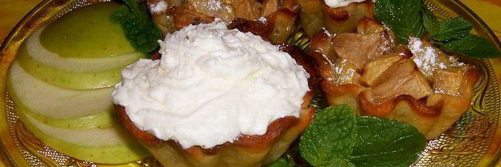 Яблочные корзиночки с кремом