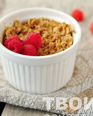 Малиново-банановый крамбл