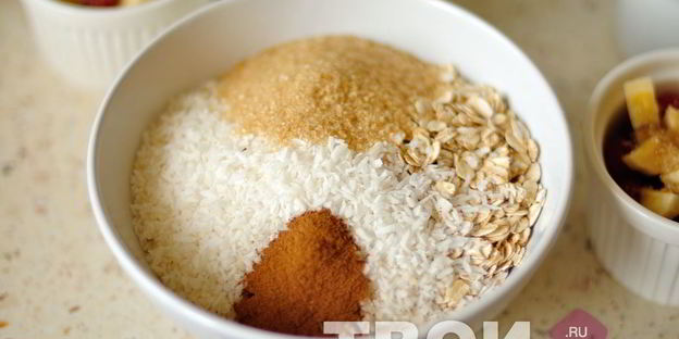 малиново-банановый крамбл