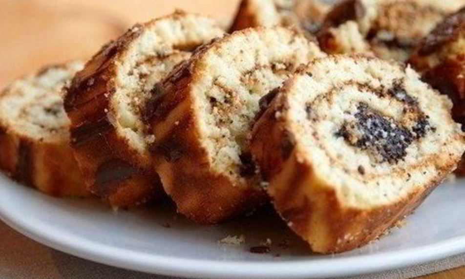 Рецепт быстрого рулета с клубничным мармеладом