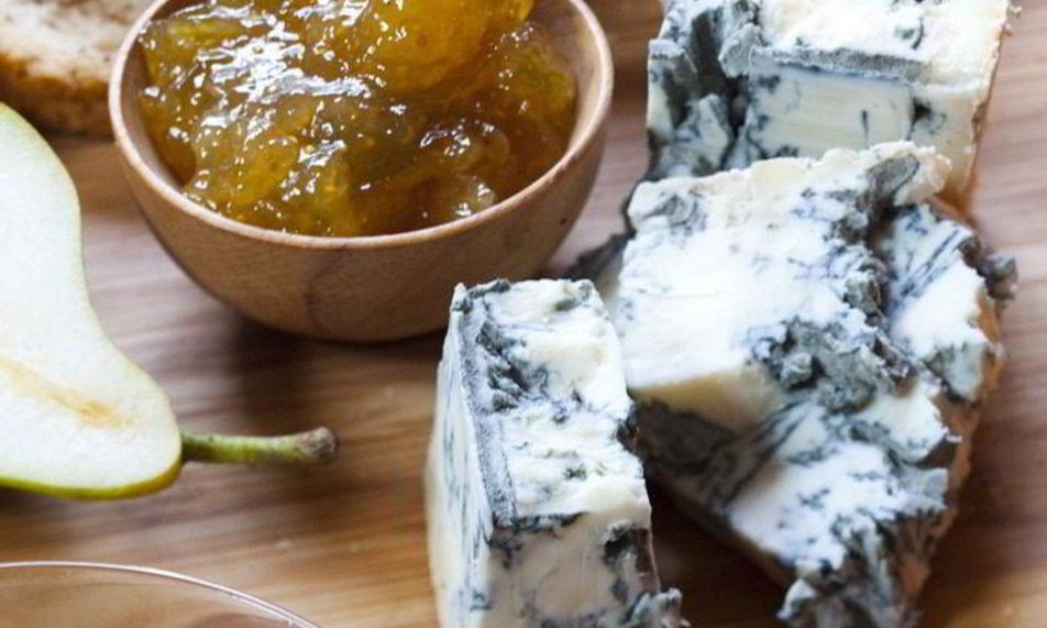 Рецепт горгонзолы с хлебом, медом и мармеладом