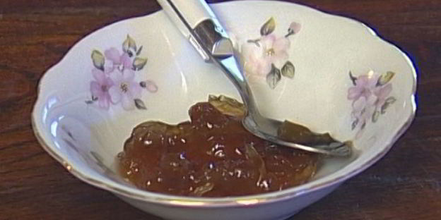 горгонзола с хлебом, медом и мармеладом