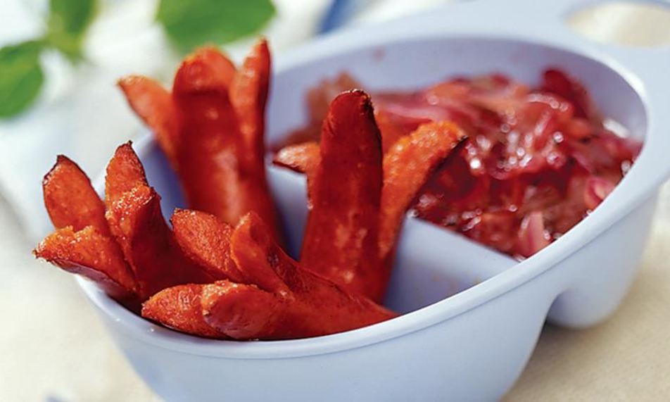 Рецепт копченых колбасок с луковым мармеладом