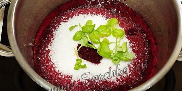 мармелад из черной смородины с базиликом