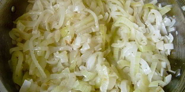 рулет с луковым мармеладом