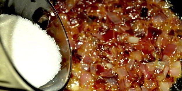 стейк с соусом луковый мармелад