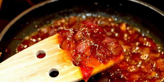 стейк с соусом луковый мармелад