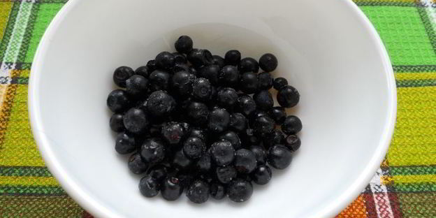 черничное мороженое с лимонной цедрой