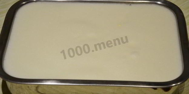 домашнее мороженое с малиновым соусом