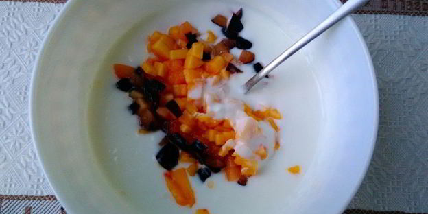 йогуртовое мороженое с фруктами