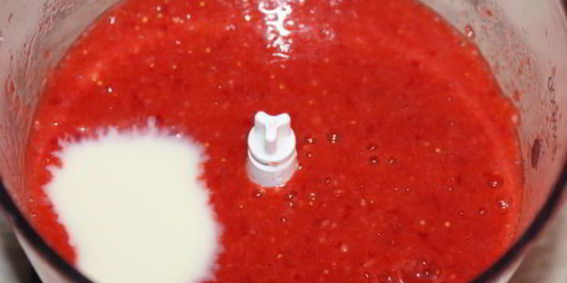 клубничное мороженое