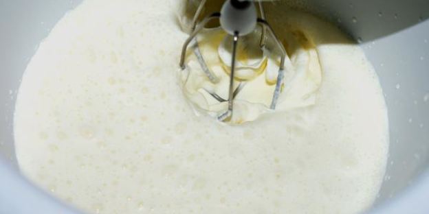 клубничное мороженое