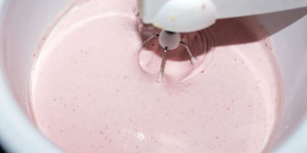 клубничное мороженое