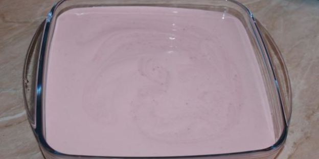 клубничное мороженое