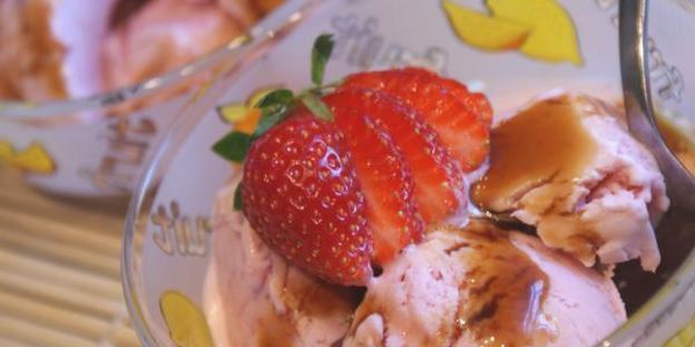 клубничное мороженое