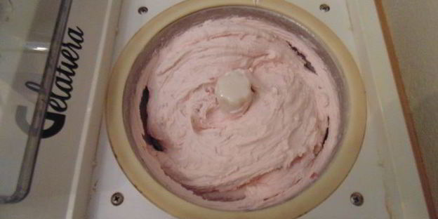 мороженое клубничный сюрприз