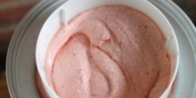 мороженое с клубникой