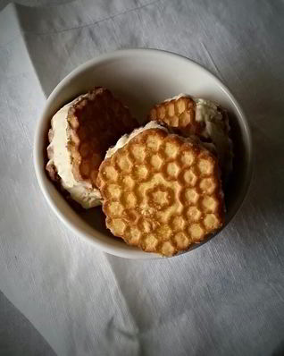 Мороженое с медом и соленым крекером