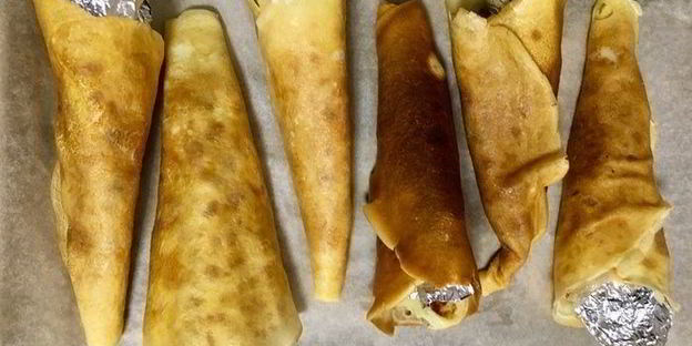 мороженое с шоколадным пралине в блинных рожках